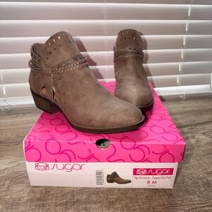 Sugar Women's Taupe Ankle Booties Size 8